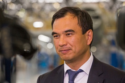 Депутаты Законодательного Собрания поздравляют Сергея Тена с юбилеем