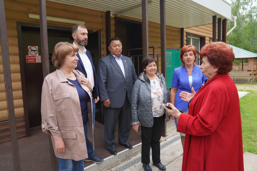 Александр Ведерников: Необходимо упростить процедуру открытия летних детских площадок на базе школ