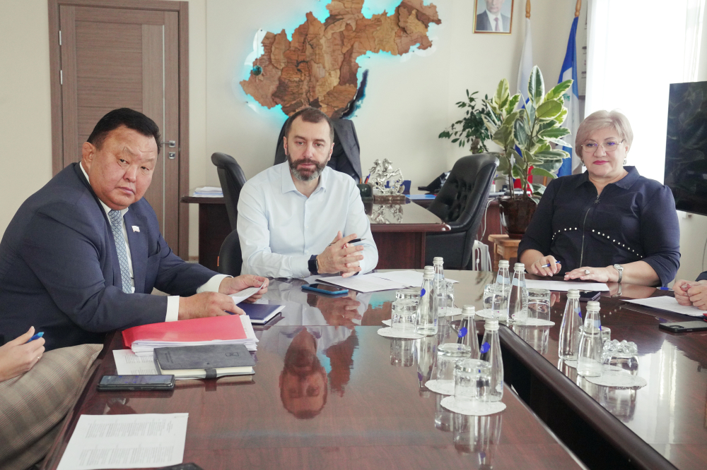 Депутаты ЗакСобрания готовы провести дополнительную сессию в ноябре для уточнения бюджета текущего года   