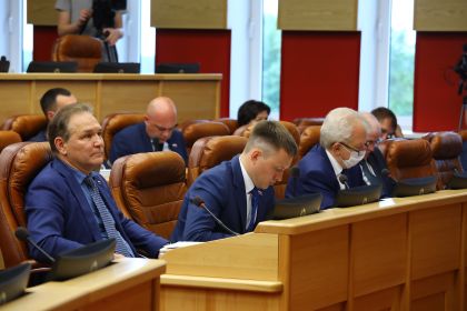 На сессии Заксобрания рассмотрен блок социально значимых инициатив  