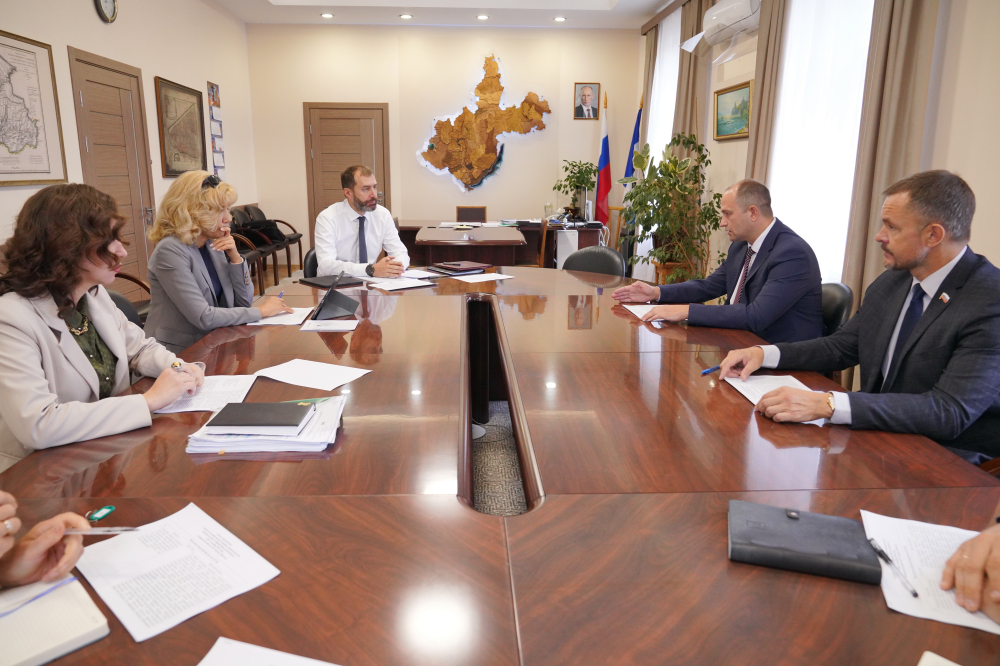 Вопрос строительства студенческого общежития в селе Оек Иркутского района курирует комитет по социально-культурному законодательству