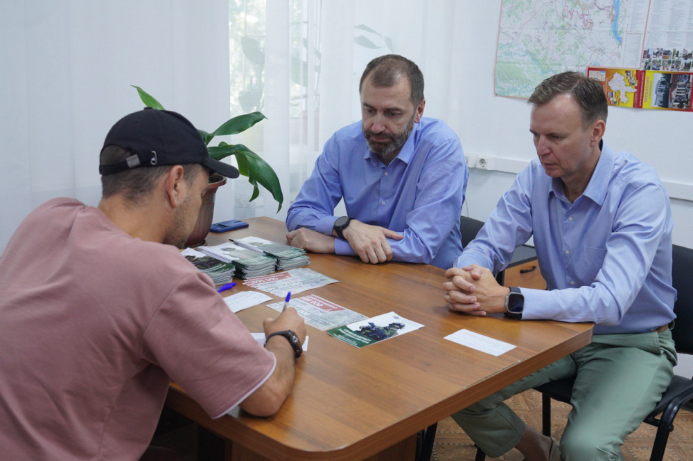 Депутаты ЗС продолжают участвовать в приемах граждан совместно с судебными приставами