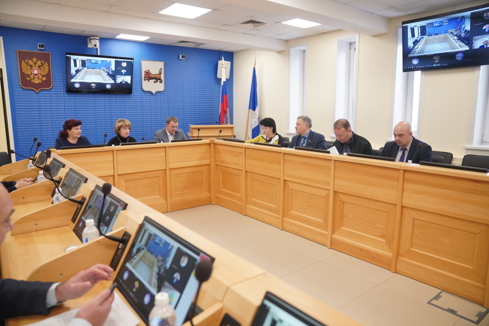 Комиссия по Регламенту согласовала кандидатуры для награждения Почетными грамотами ЗС