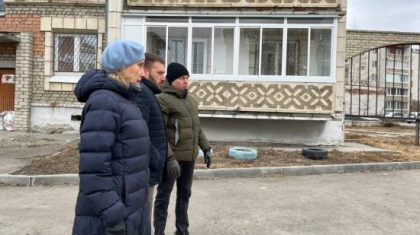 Прием граждан провела в Ангарске депутат ЗС Антонина Кокошникова совместно с руководством местного комитета по благоустройству и дорожной деятельности