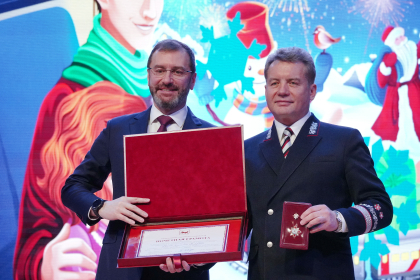 Александр Ведерников вручил Почетные грамоты Законодательного Собрания железнодорожникам