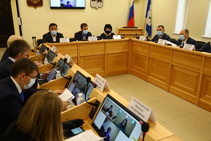 Рабочая группа при спикере Заксобрания предложила рассмотреть законопроект о поправках к Уставу Приангарья в январе