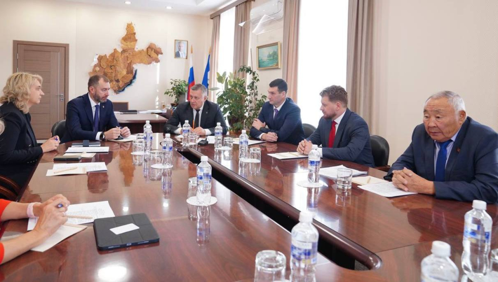 Игорь Кобзев и Александр Ведерников провели встречу с руководителями парламентских фракций 