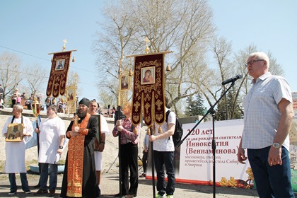 Спикер Законодательного Собрания области Сергей Брилка поддержал участников заплыва по пути Святителя Иннокентия