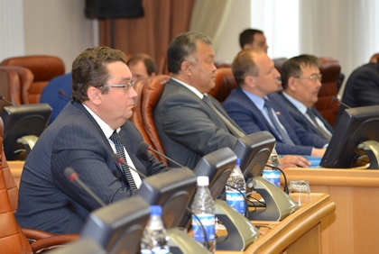 Блок законопроектов в сфере госстроительства рассмотрен на 26-й сессии Заксобрания