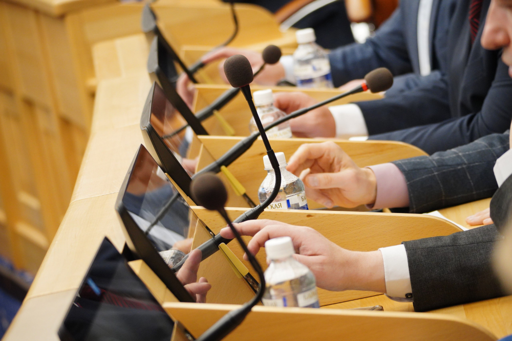 Бюджет Иркутской области на три года приняли в первом чтении на сессии ЗС