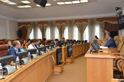 Поправки в закон о капремонте и развитие допобразования обсудили в режиме видеоконференции с муниципальными образованиями