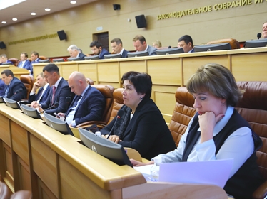 Увеличение по инициативе депутатов учебных расходов закреплено областным законом