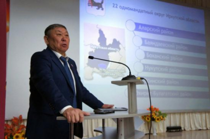 Встречу с жителями и прием по личным вопросам провел депутат ЗС Сергей Гомбоев в поселке Новонукутский