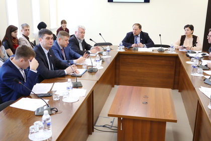 Реализацию программы «Доступное жилье» обсудили члены комиссии по контрольной деятельности 