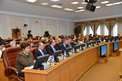 Общественная дискуссия о «Концепции государственной семейной политики в РФ до 2025 года» прошла в Заксобрании 