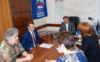 Досрочно оформить пенсию и организовать проверку питомника помог депутат Игорь Милостных