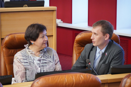 В Иркутской области почти в два раза увеличат размер ежемесячной выплаты для детей-сирот