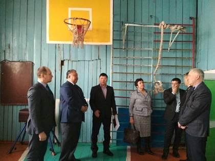 Школы Эхирит-Булагатского района посетили депутаты в рамках парламентского контроля