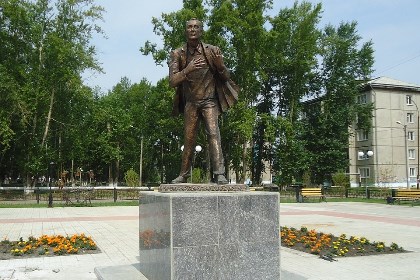 Сергей Брилка: важно сохранить искренность и яркие образы творчества Евгения Евтушенко в памяти сибиряков 