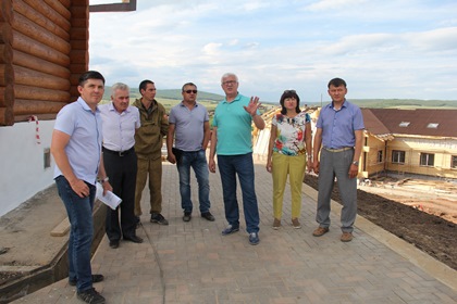 Ход работ по строительству центра имени Святителя Иннокентия в поселке Анга Качугского района оценил Сергей Брилка