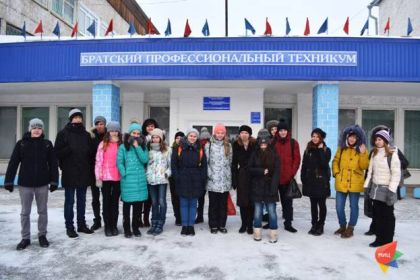 Забота о школьниках и студентах – в поле зрения Олега Попова