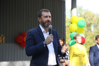 Александр Ведерников поздравил школьников с Днём знаний