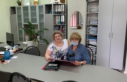Ольга Безродных передала саянской городской больнице пульсоксиметры и термометры