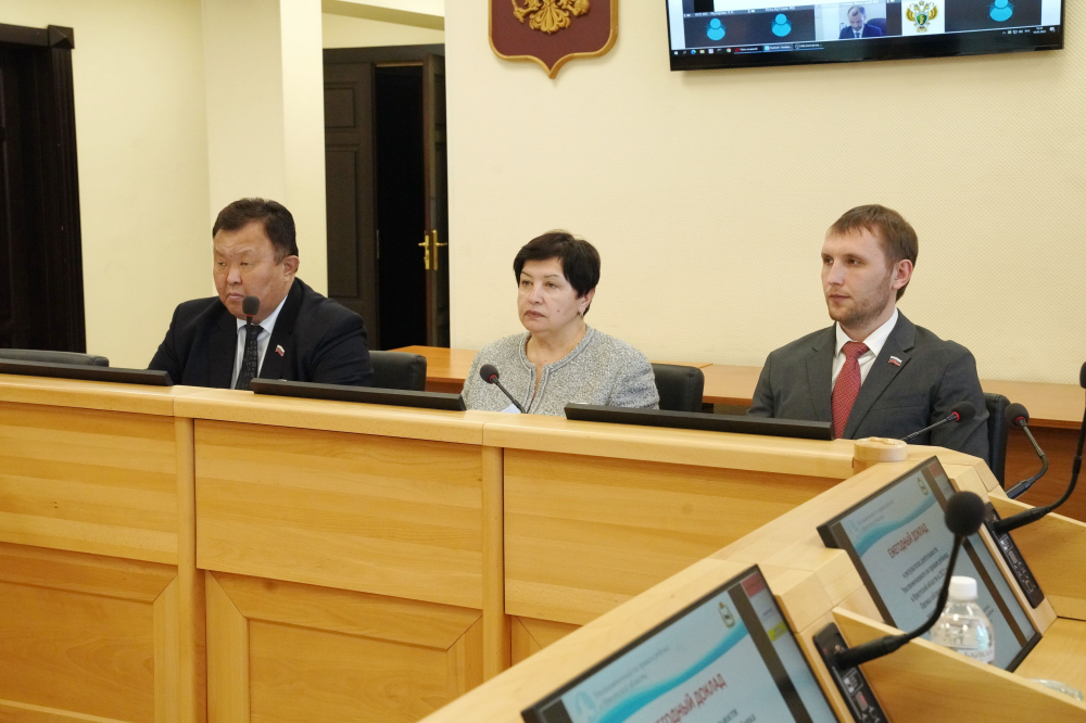 Оптимизацию бесплатного питания школьников обсудили депутаты на заседании комитета по социально-культурному законодательству