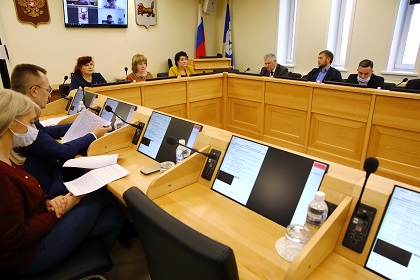 Комиссия по Регламенту одобрила кандидатуры для награждения почетными грамотами ЗС 