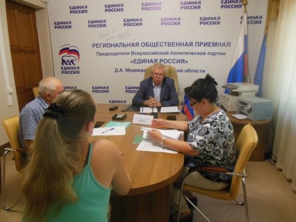 Депутат Александр Вепрев провел прием граждан в общественной приемной Дмитрия Медведева