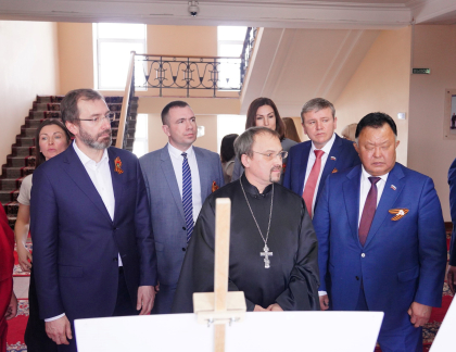 Выставка «Без срока давности» открылась в Заксобрании в преддверии Дня Победы