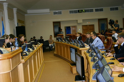 Депутаты Молодежного парламента открыли новый парламентский сезон