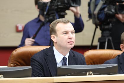 На сессии Заксобрания приняли в первом чтении изменения в закон о КСП региона