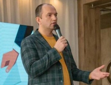 Дмитрий Мясников рассказал молодёжи о политическом факторе законотворчества