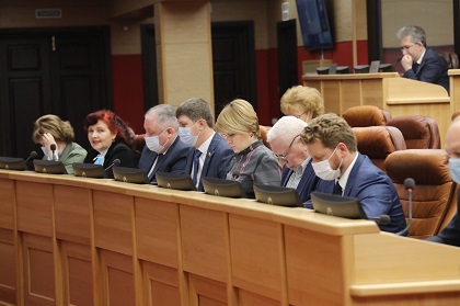 На сессии принято решение о выделении средств на строительство пяти новых детских садов