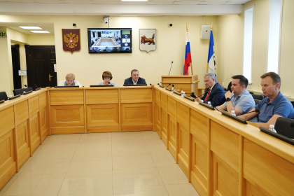 Комиссия по Регламенту рассмотрела кандидатуры для награждения Почетными грамотами Законодательного Собрания
