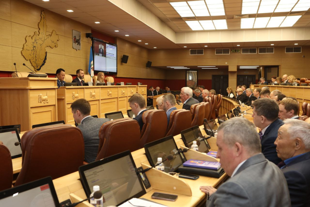 Под председательством Александра Ведерникова начала работу 9 сессия Законодательного Собрания