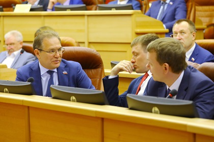 Приняты внесенные депутатами инициативы о дополнительных выплатах студентам педагогам и медикам