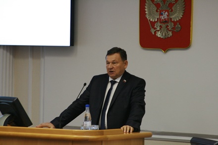 Блок законов в сфере государственного строительства принят на сессии