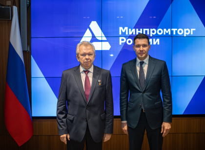 Депутаты ЗС поздравили Александра Вепрева с присвоением звания Героя Труда Российской Федерации