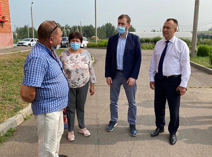 Готовность школ Качугского района к учебному году в условиях пандемии проверили областные парламентарии