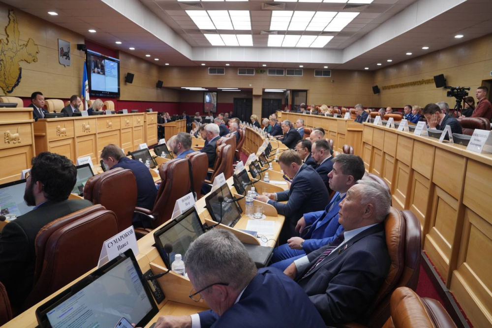 Под председательством Александра Ведерникова начала работу 4 сессия Законодательного Собрания