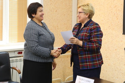 Депутаты Заксобрания вместе с девятиклассниками прошли обязательное с этого года собеседование по русскому языку