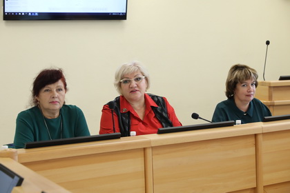 Комиссия по Регламенту одобрила ходатайства о награждении почетными грамотами ЗС