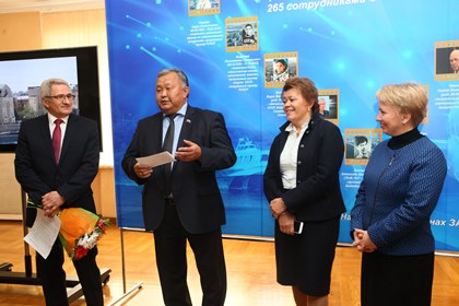 Парламентарии поздравили областной ЗАГС со столетием со дня образования службы