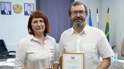 Вовлечение молодежи в профессию медика Александр Ведерников обсудил со старшей медсестрой Куйтунской больницы