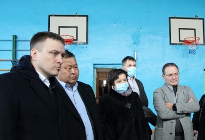 Областные парламентарии посетили ряд социальных объектов в поселках Тыреть и Залари