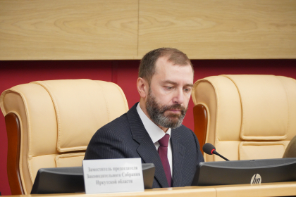 Законопроекты по соцподдержке педагогов и детей-сирот приняты на сессии ЗС