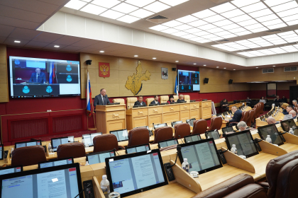 Меры поддержки жилищного строительства обсудили на депутатских слушаниях в ЗакСобрании