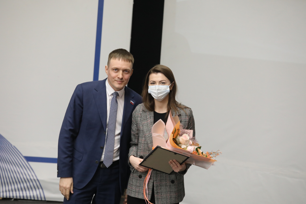 Депутат ЗС Артем Лобков поздравил финалистов областного кадрового конкурса «Моя карьера»